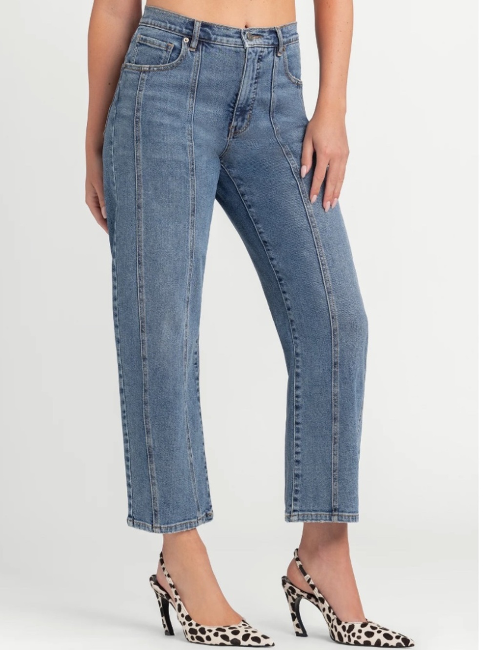Jessica Simpson Women's and Women's Plus Myrtle Barrel Leg Jeans, Sizes 6, 10 - Picture 4 of 8